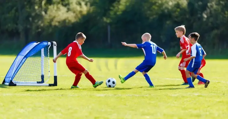 Jalkapallo 5v5 säännöt 2026 – täydellinen opas pienkenttäpeliin